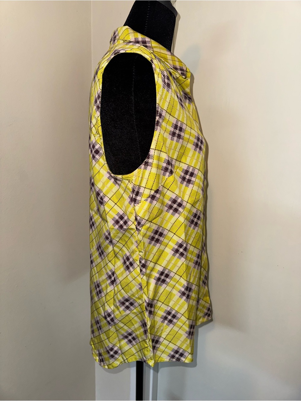 Kut from the Kloth Yellow Plaid Sleeveless Button-Front Top NWT - Picture 4 of 5
